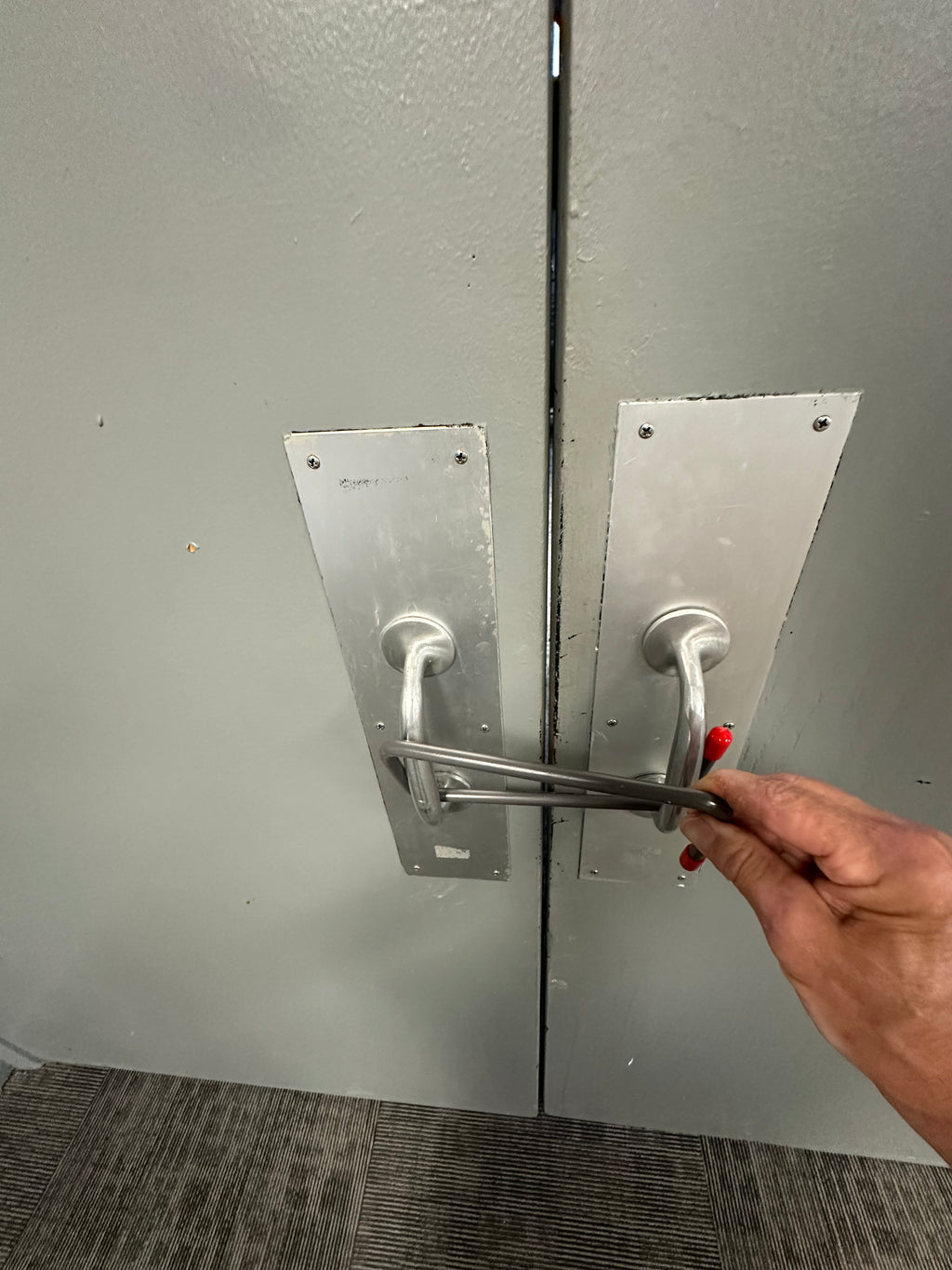 Quick Double-Door Loc-Down