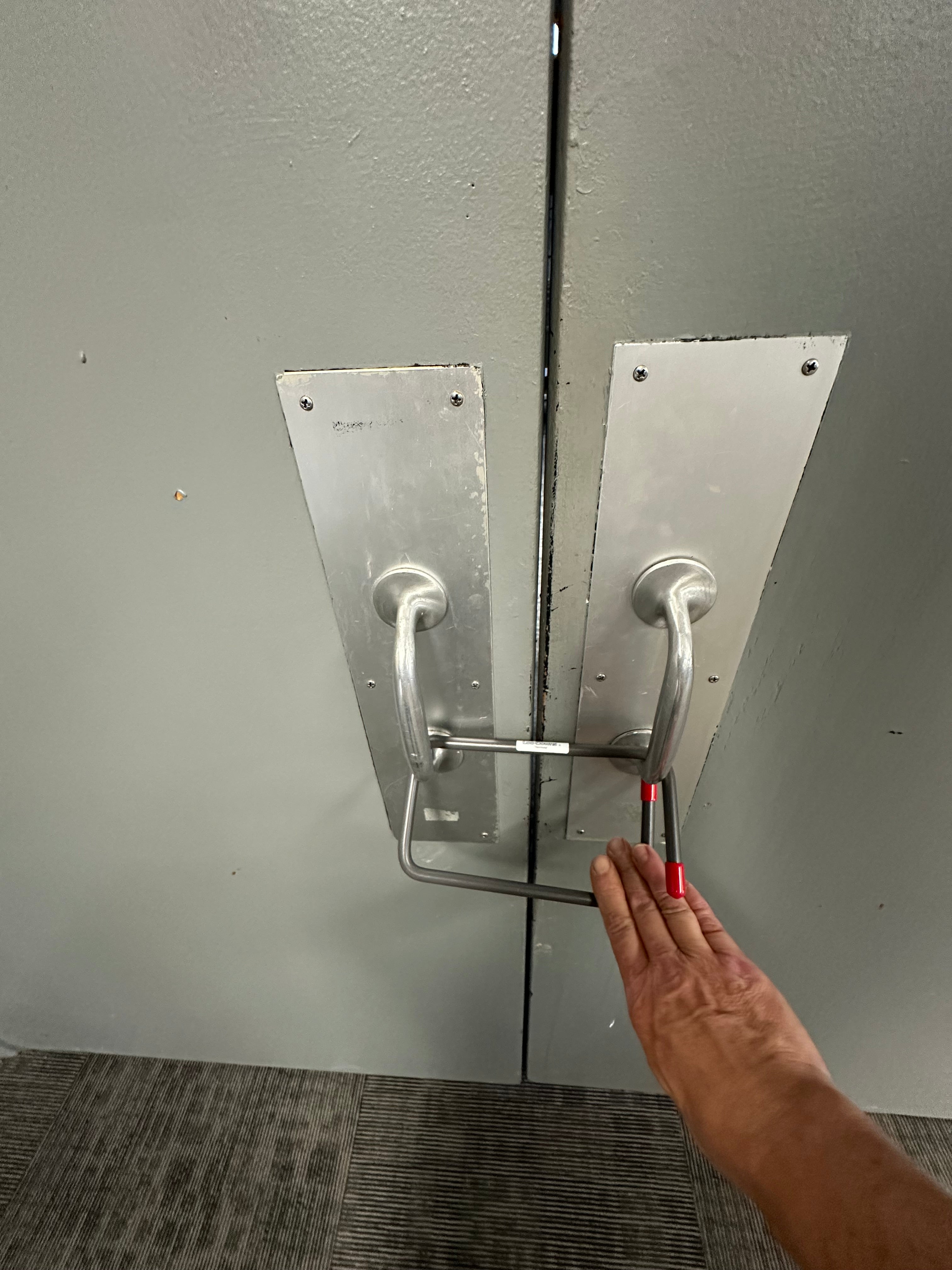 Quick Double-Door Loc-Down