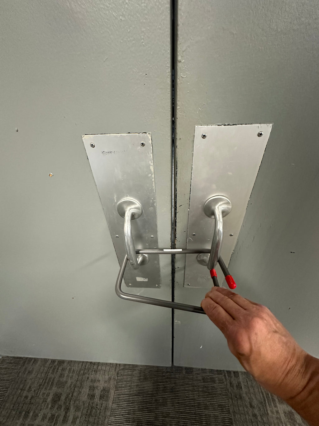 Quick Double-Door Loc-Down