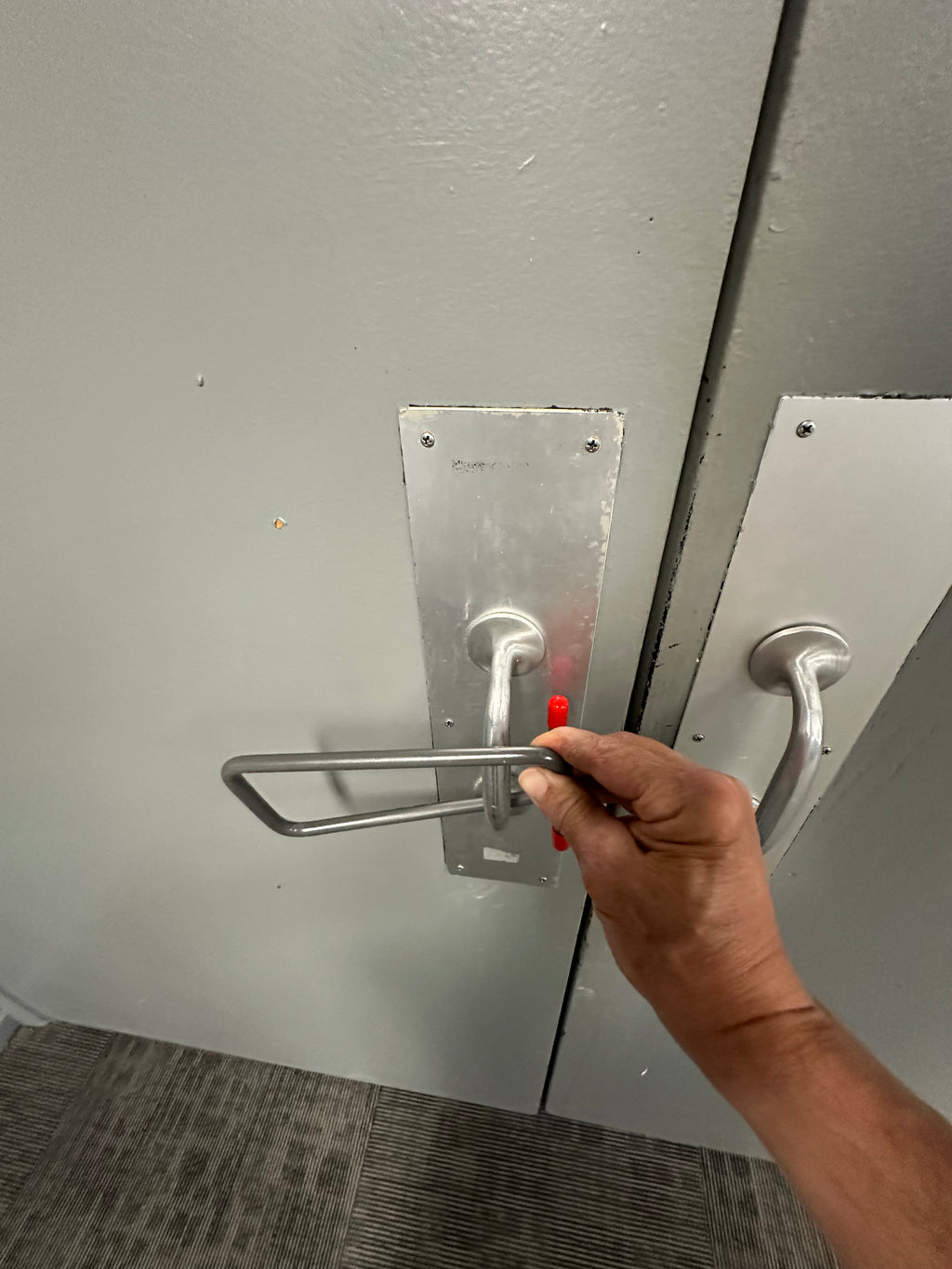 Quick Double-Door Loc-Down