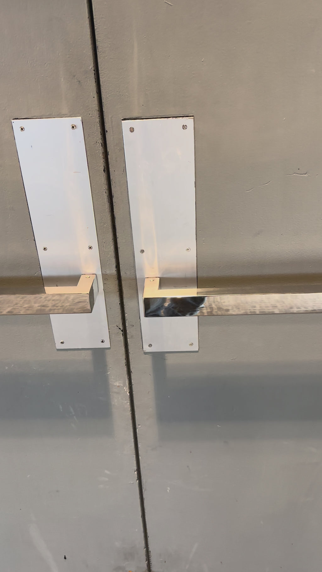 Quick Double-Door Loc-Down