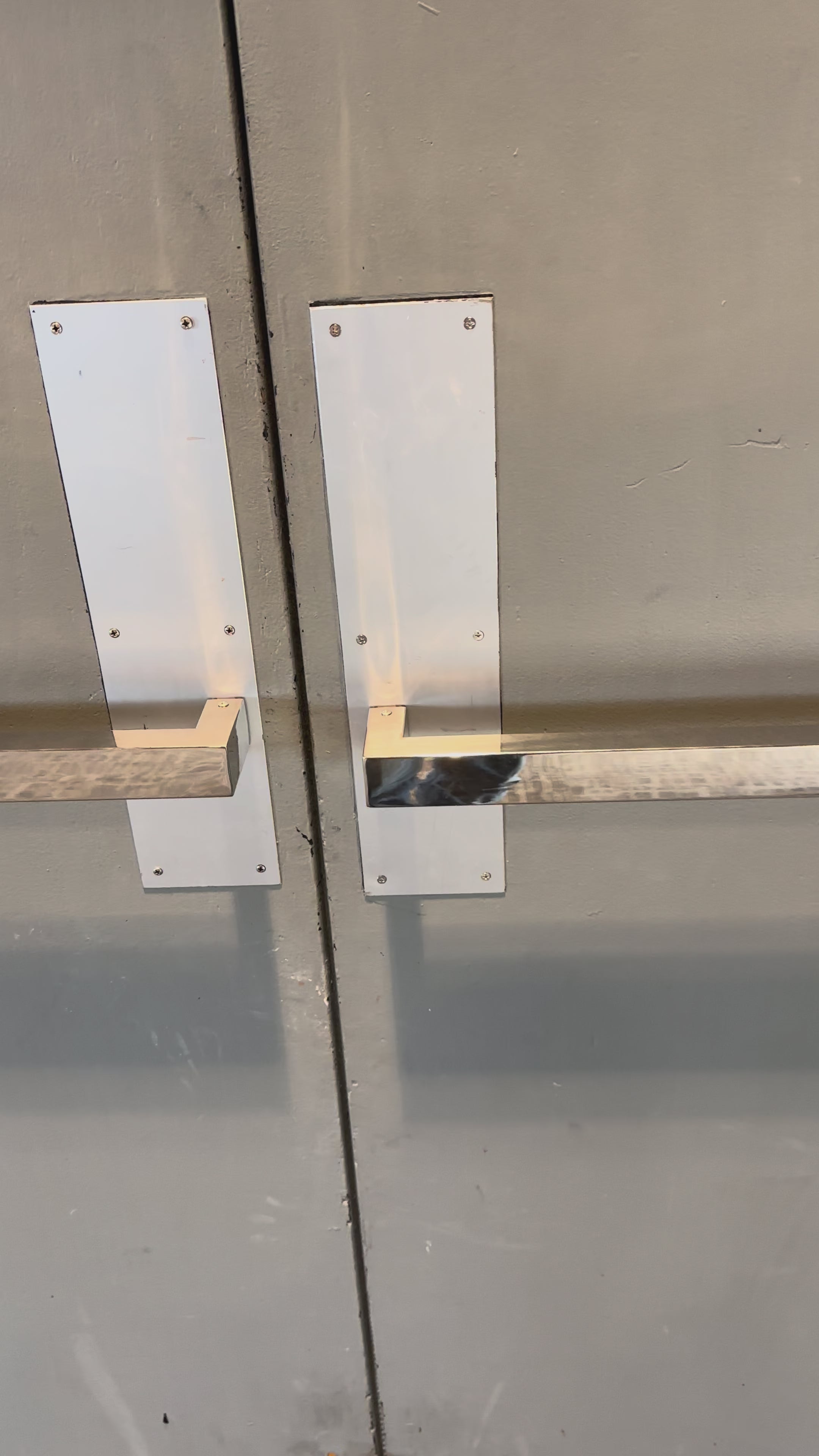 Quick Double-Door Loc-Down